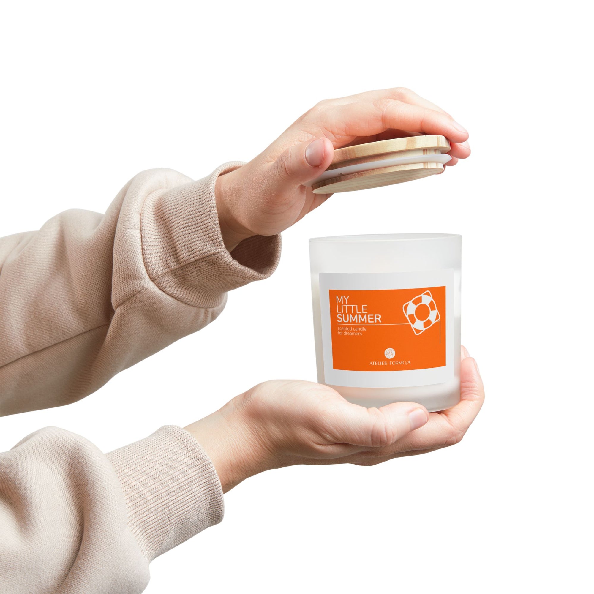 Dreamy candle “My Little Summer” styled with warm tones for beachy vibes