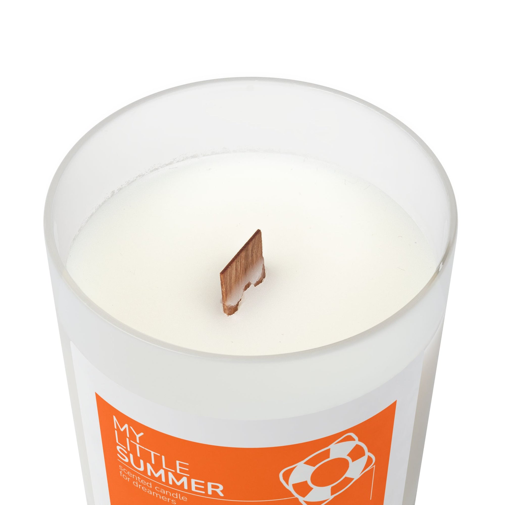 Zoom eco-friendly dreamy candle “My Little Summer” styled with warm tones for beachy vibes