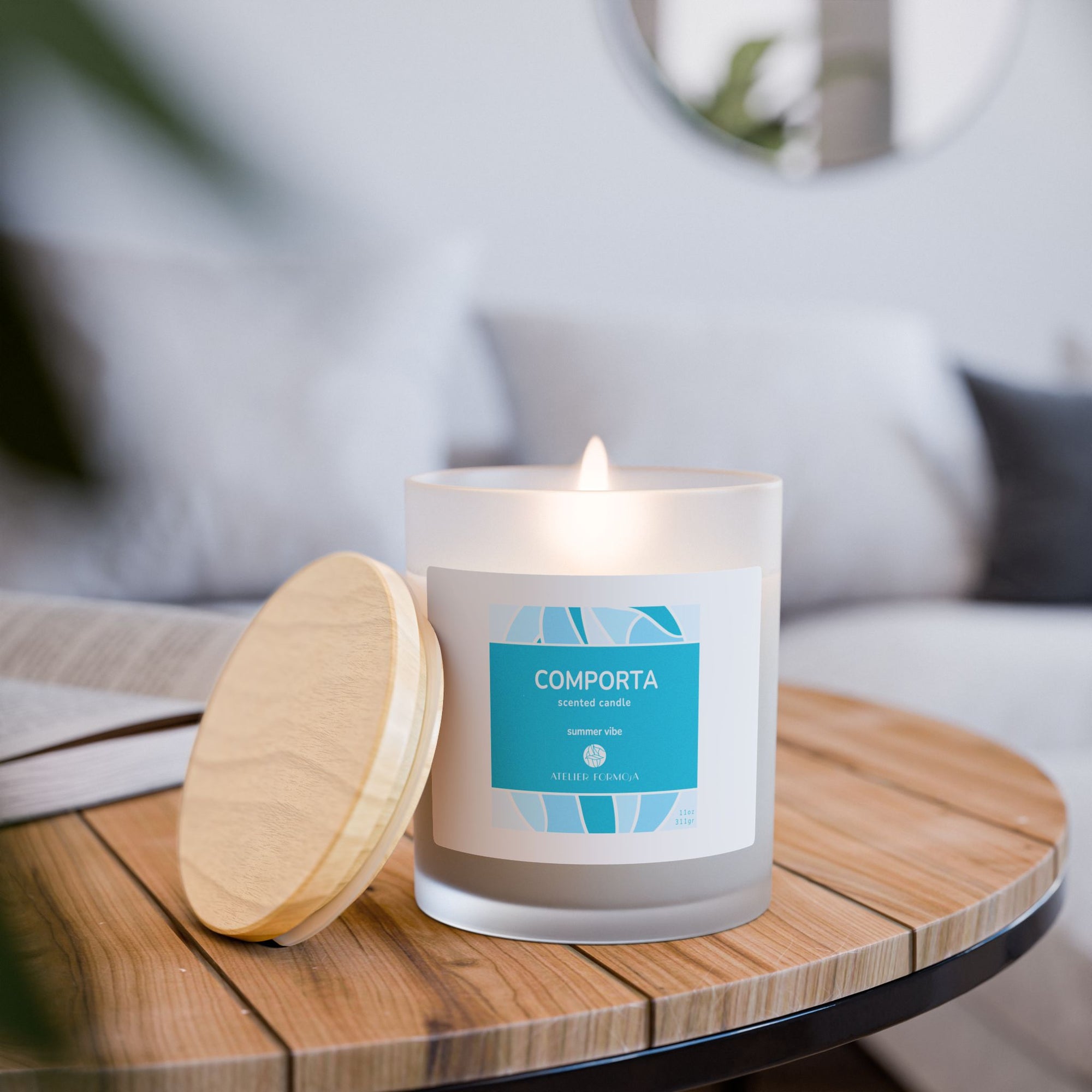 COMPORTA candle styled with beach-inspired decor for a summer-ready interior.