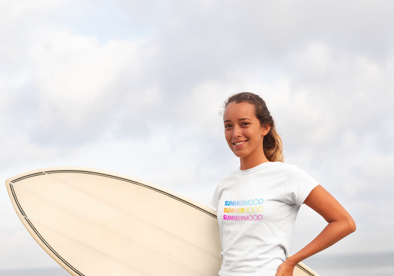 white rounded neck t-shirt by Atelier formosa